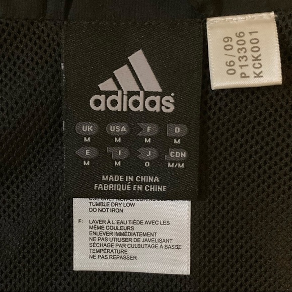 ADIDAS LIGHTWEIGHT JACKET/WIND BREAKER - Picture 2 of 2